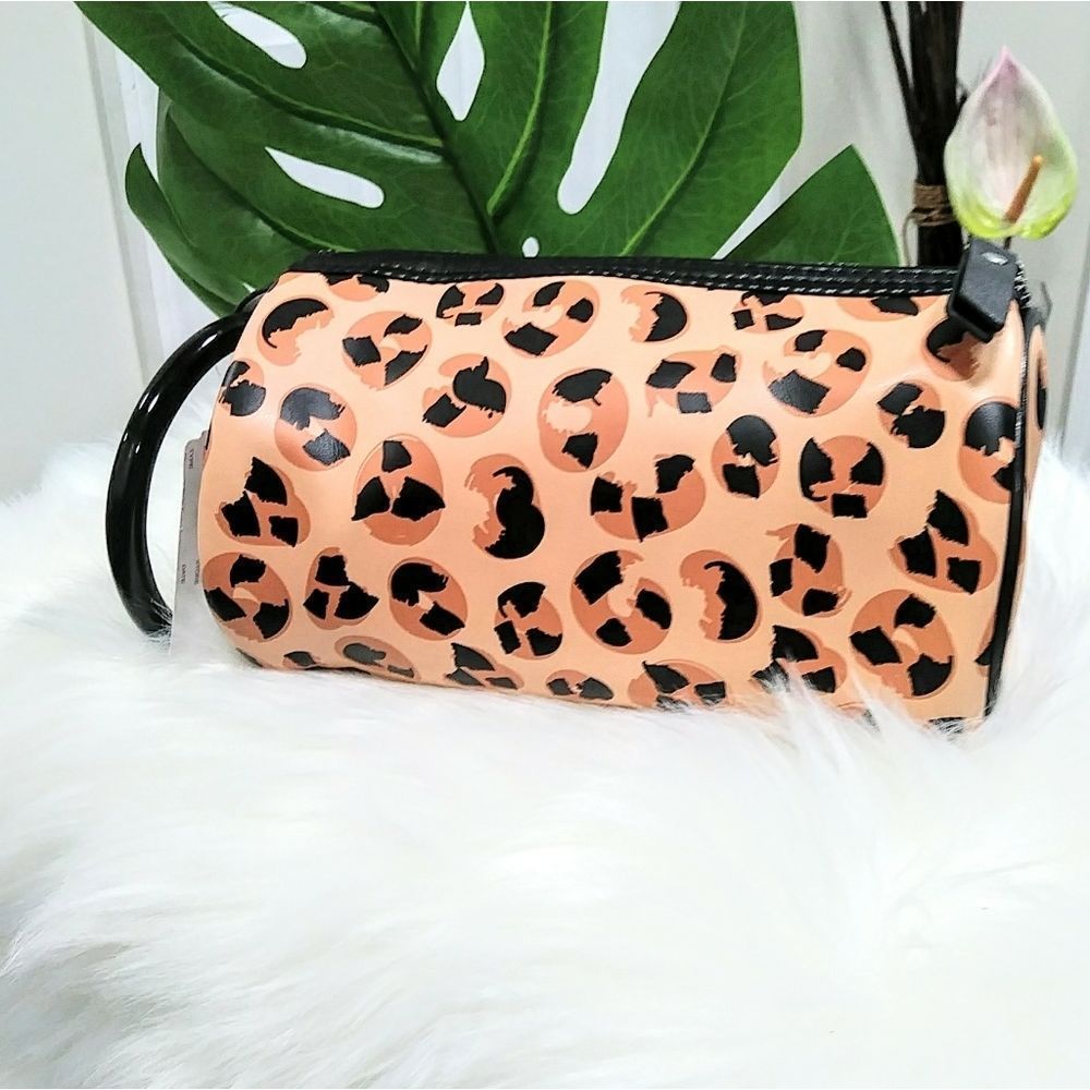 NWT Neiman Markus Wristlet